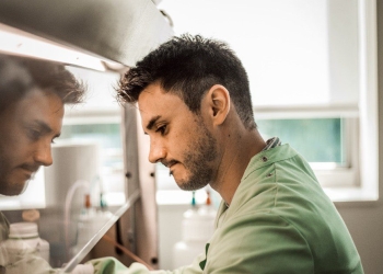 Behind the child, the passionate scientist