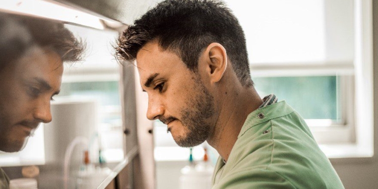 Behind the child, the passionate scientist