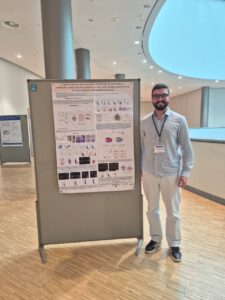 Bryan presenting his poster “Cisplatin treatment promotes tumor cell plasticity and enrichment of proliferative cancer stem-like populations in non-small cell lung cancer revealed by multi-parametric and pseudotime analysis”