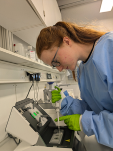 Paula Zickler preparing samples in the lab