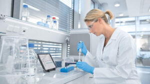 NGS, Workflow, next Generation sequencing, female scientist pipetting, sample preparation, GeneRead assistant on iPad 11/2015, (Automation (IAS), Person/s, Computer/Laptop/Tablet, Scientist/s, Laboratory, Hand/handling, Photography, MDx, Next Generation Sequencing (NGS))